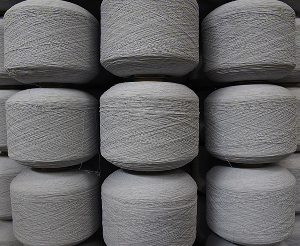 When the yarns have reached the correct color and shade/nuance they’re blow-dried and ready to go.